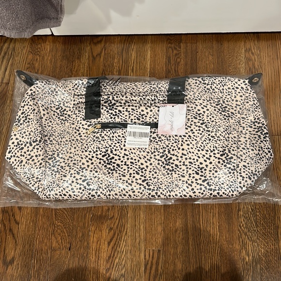 NWT Mali + Lili Leopard Print-Canvas Weekender Bag - Picture 6 of 6